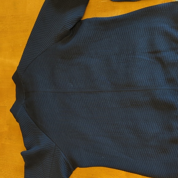 Like new Helly Hansen pull-on sweatshirt - Picture 7 of 9